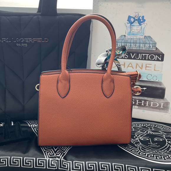 🌟Caramel Color Satchel Tote Bag with Gold Accents🌟NWT also can be crossbody - Picture 5 of 9